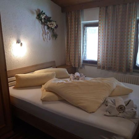 Junser Gasthausl Hotel Tux Buitenkant foto