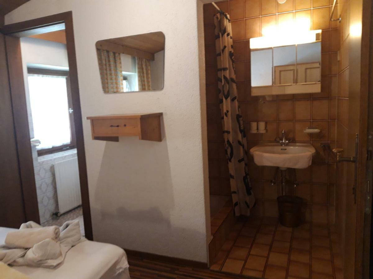 Junser Gasthausl Hotel Tux Buitenkant foto