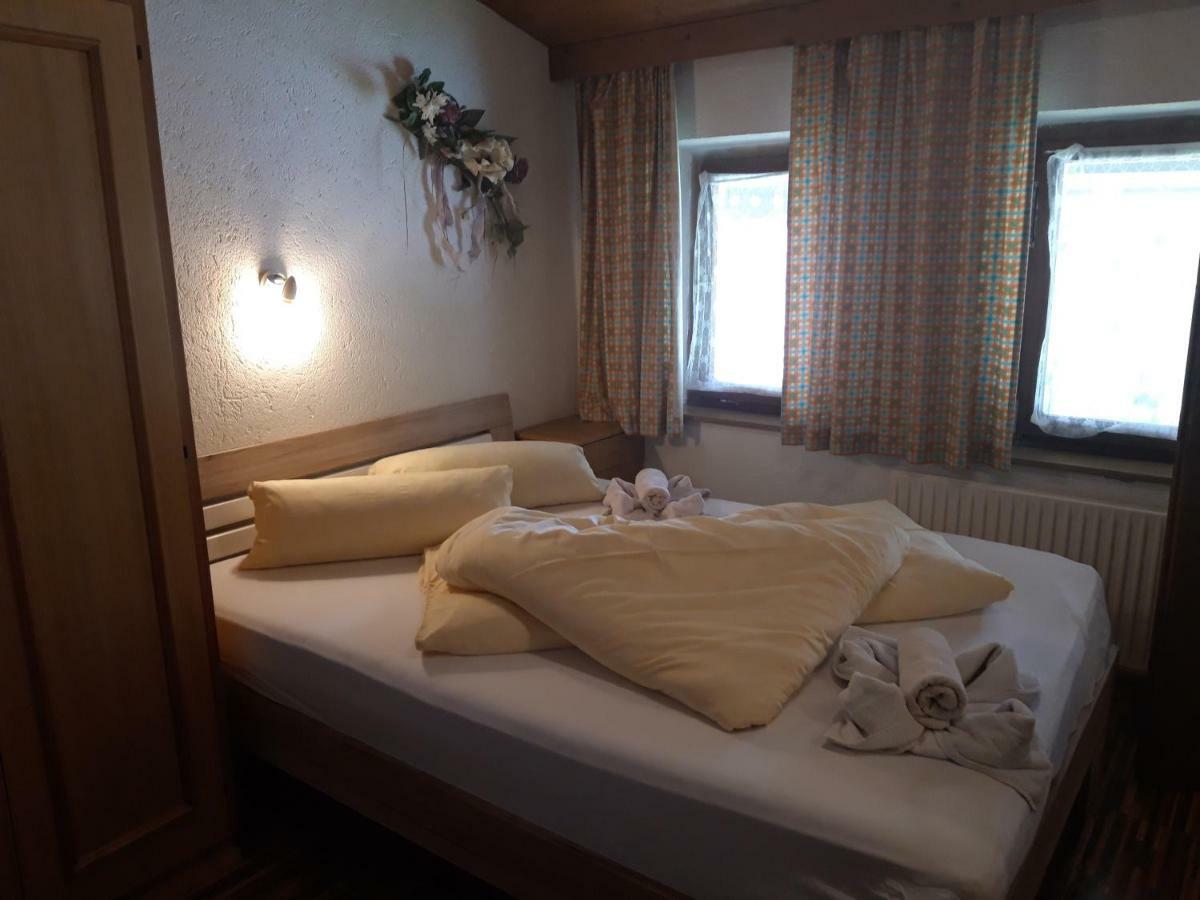 Junser Gasthausl Hotel Tux Buitenkant foto